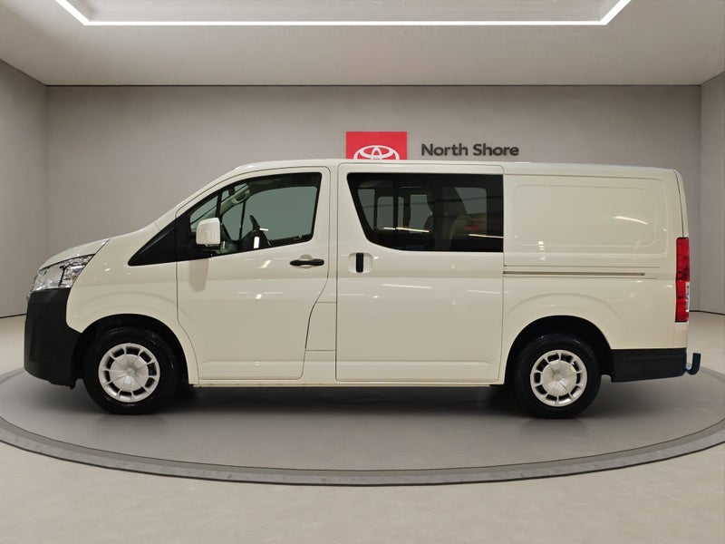 2025 Toyota Hiace ZR 2.8L Diesel Turbo Van image 4