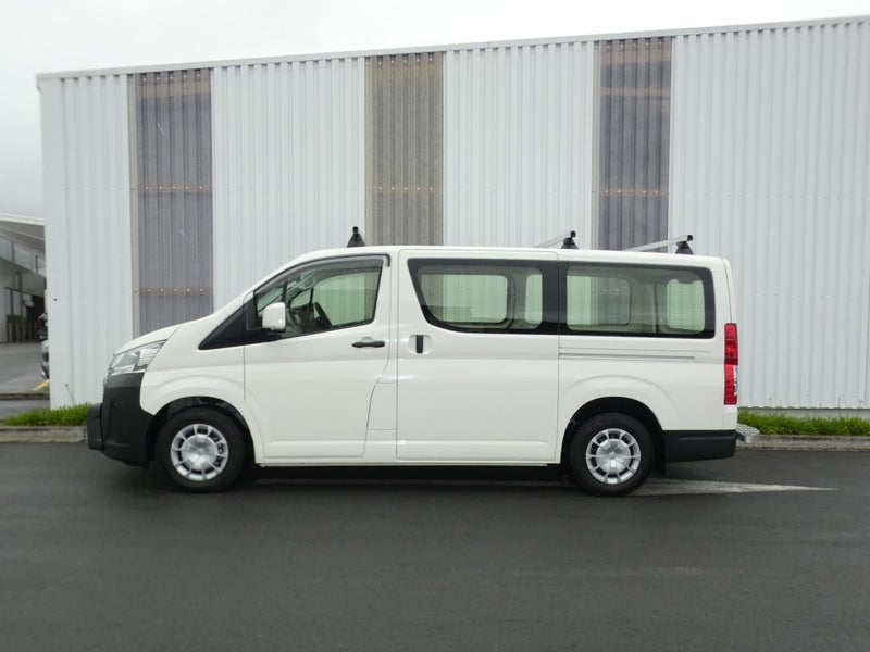 2025 Toyota Hiace ZR image 4