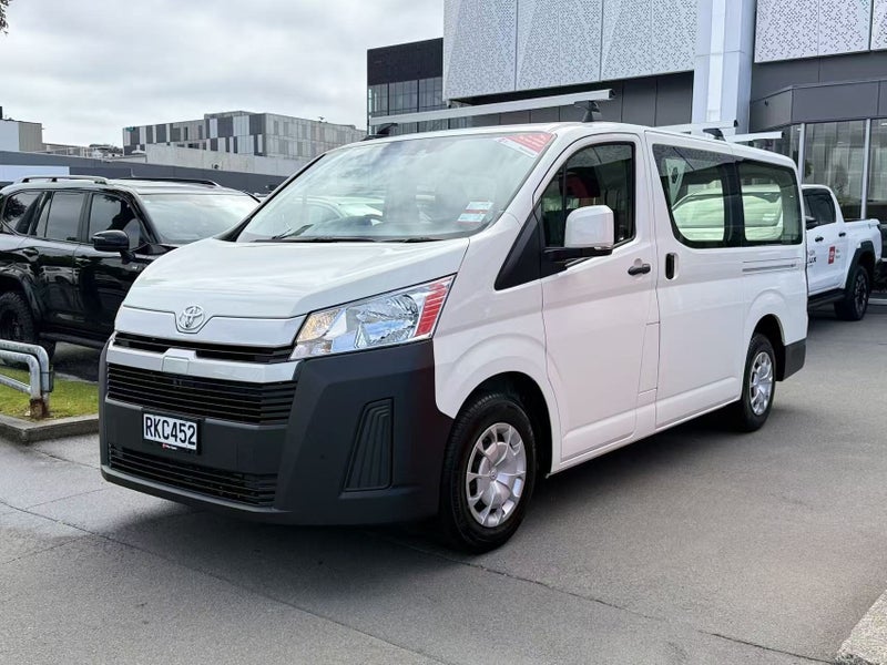 2025 Toyota Hiace Zr Gvn 2.8 Diesel Turbo 6 spe... image 3