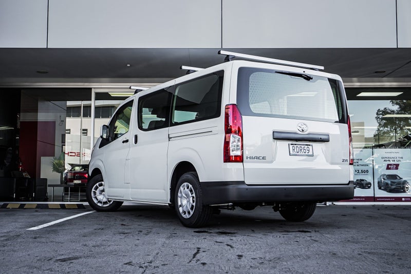 2025 Toyota Hiace Zr Gvn 2.8Dt/6At image 3