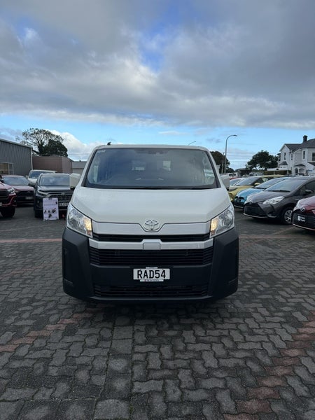2025 Toyota Hiace Zr Hvn 2.8Dt/6At - image 2