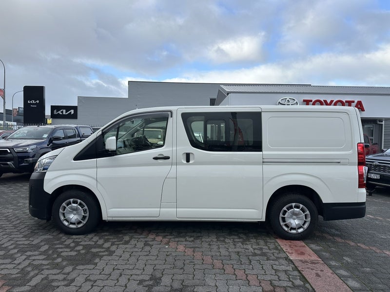 2025 Toyota Hiace Zr Hvn 2.8Dt/6At - image 4