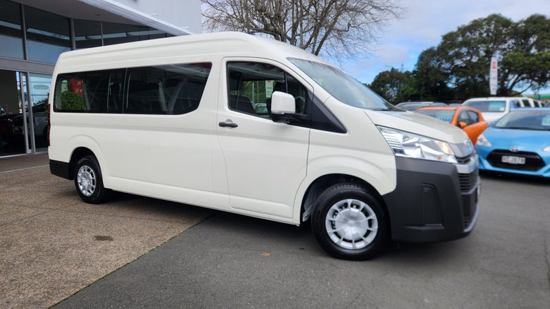 2025 Toyota Hiace ZX 2.8DT. 12 Seater Minibus image 2