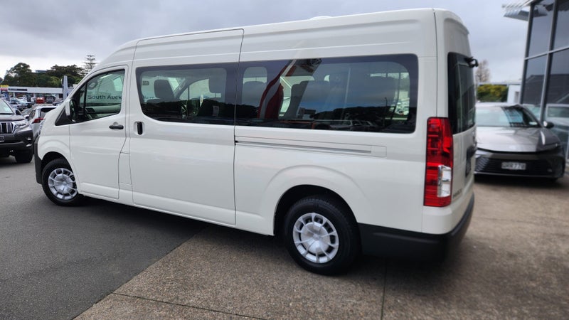 2025 Toyota Hiace ZX 2.8DT. 12 Seater Minibus image 5