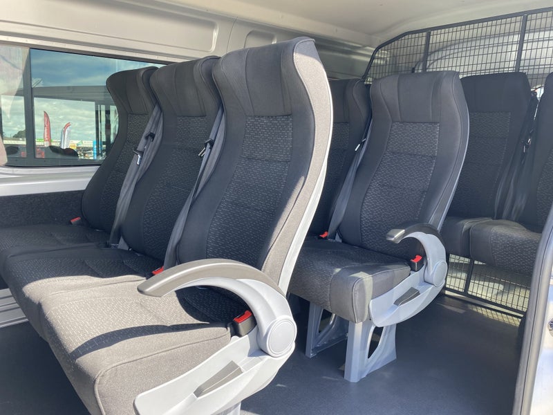 2025 Toyota Hiace ZX 2.8DT 6AT - 12 Seater Minibus image 5