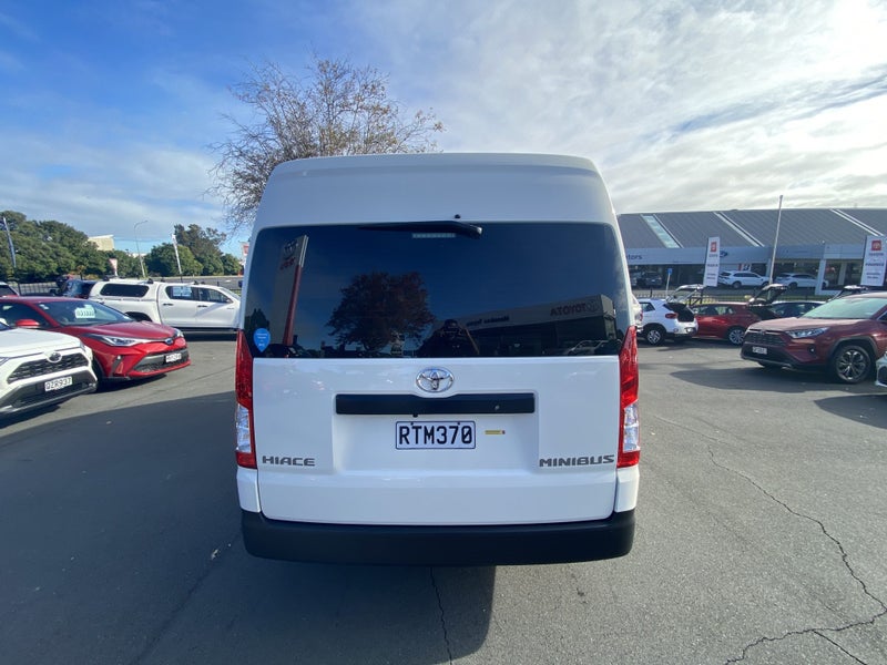 2025 Toyota Hiace ZX 2.8DT 6AT image 4