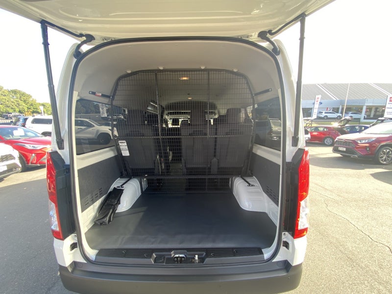 2025 Toyota Hiace ZX 2.8DT 6AT image 5