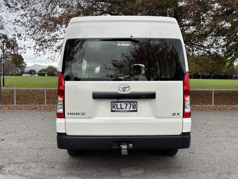 2025 Toyota Hiace ZX 2.8DT 6AT RWD PVN 5D image 4