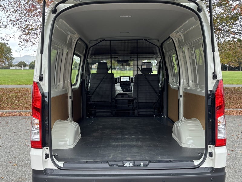 2025 Toyota Hiace ZX 2.8DT 6AT RWD PVN 5D image 5