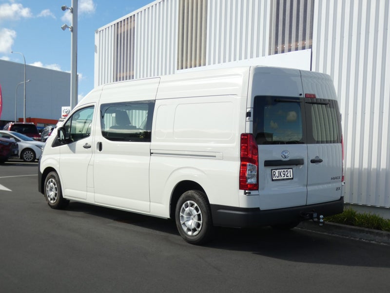 2025 Toyota Hiace ZX 2.8DT 6AT RWD PVN/6D/2S (J... image 3