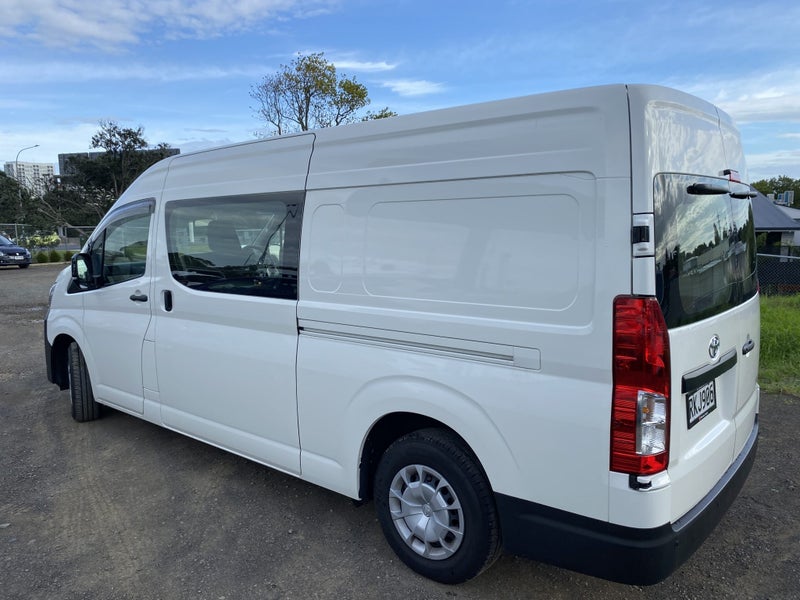 2025 Toyota Hiace ZX 2.8DT 6AT RWD PVN/6D/2S (J... image 3