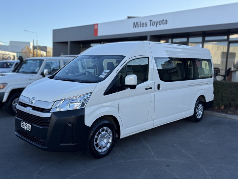 2025 Toyota Hiace ZX 2.8DT Auto 10 Seater Minibus image 3