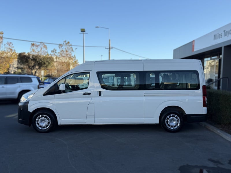 2025 Toyota Hiace ZX 2.8DT Auto 10 Seater Minibus image 4