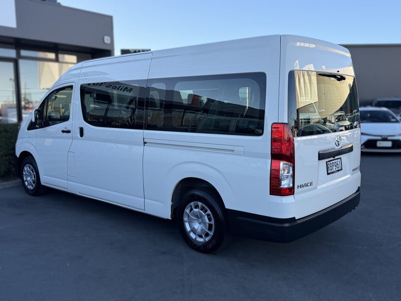 2025 Toyota Hiace ZX 2.8DT Auto 10 Seater Minibus image 5