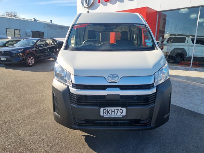 2025 Toyota Hiace ZX 2.8DT Automatic Panel Van image 2