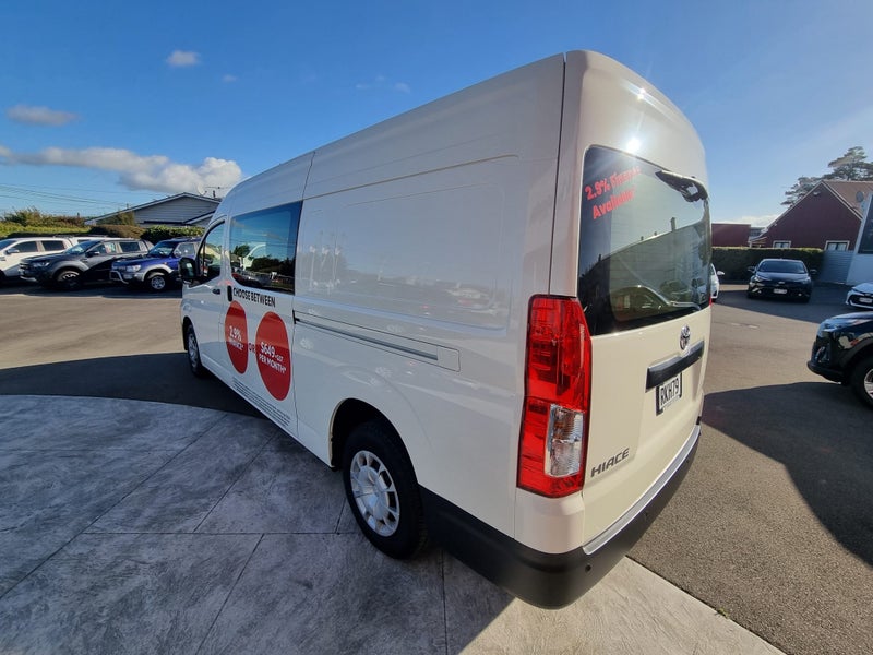2025 Toyota Hiace ZX 2.8DT Automatic Panel Van image 3