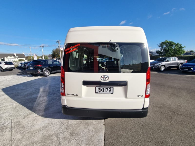 2025 Toyota Hiace ZX 2.8DT Automatic Panel Van image 5