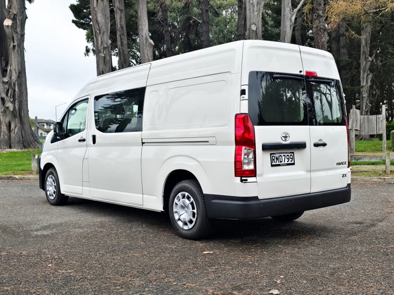 2025 Toyota Hiace ZX image 5
