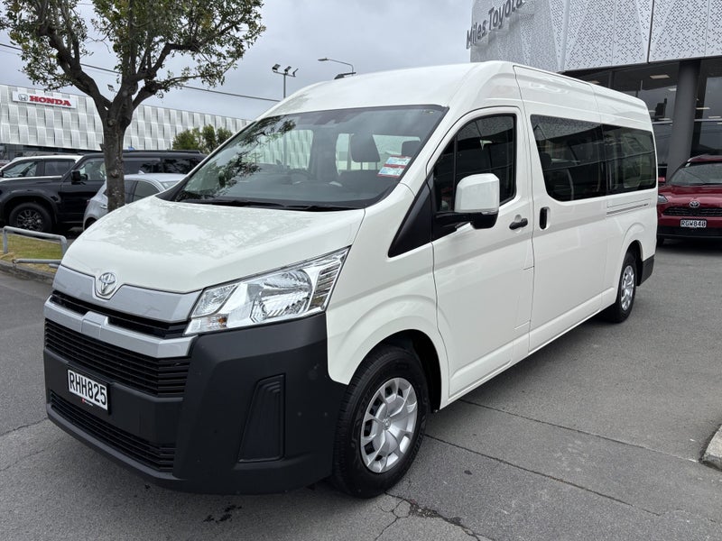 2025 Toyota Hiace ZX Minibus 2.8D Auto image 2