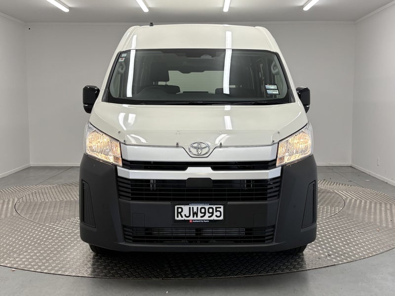 2025 Toyota Hiace Zx Pvn 2.8D image 2