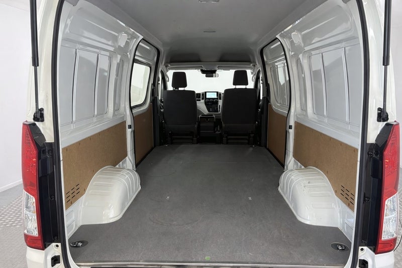 2025 Toyota Hiace Zx Pvn 2.8D image 5