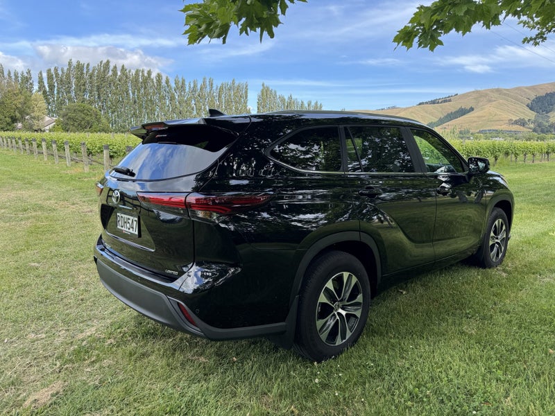 2025 Toyota Highlander Limited 2.5P Hybrid 7 seats image 4