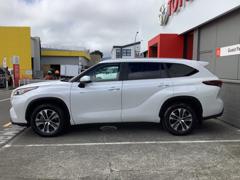 2025 Toyota Highlander Limited 2.5P Hybrid AWD SUV image 4
