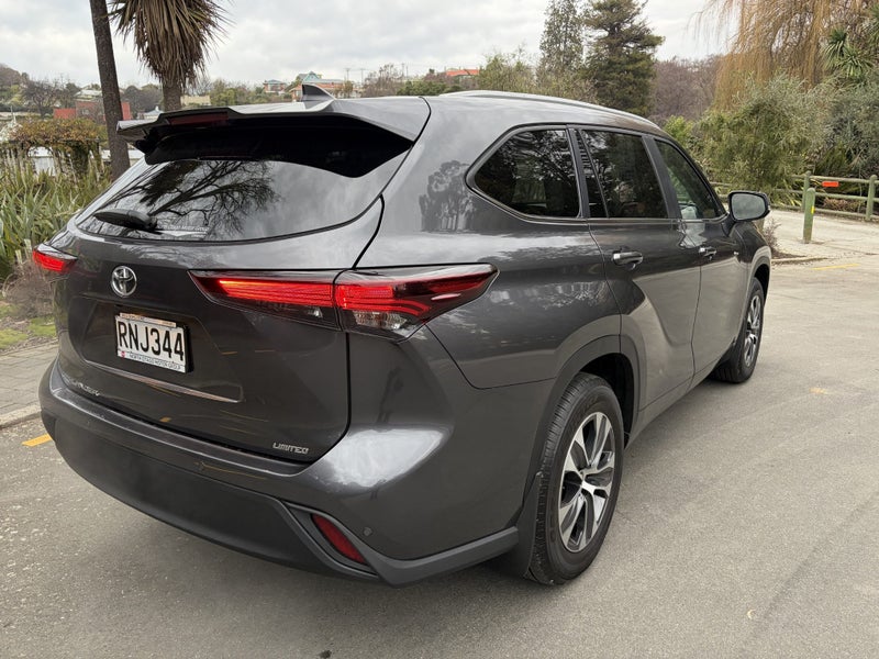 2025 Toyota Highlander Limited image 3