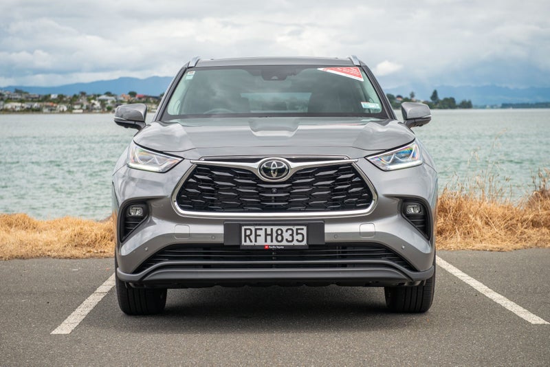 2025 Toyota Highlander Limited ZR image 2