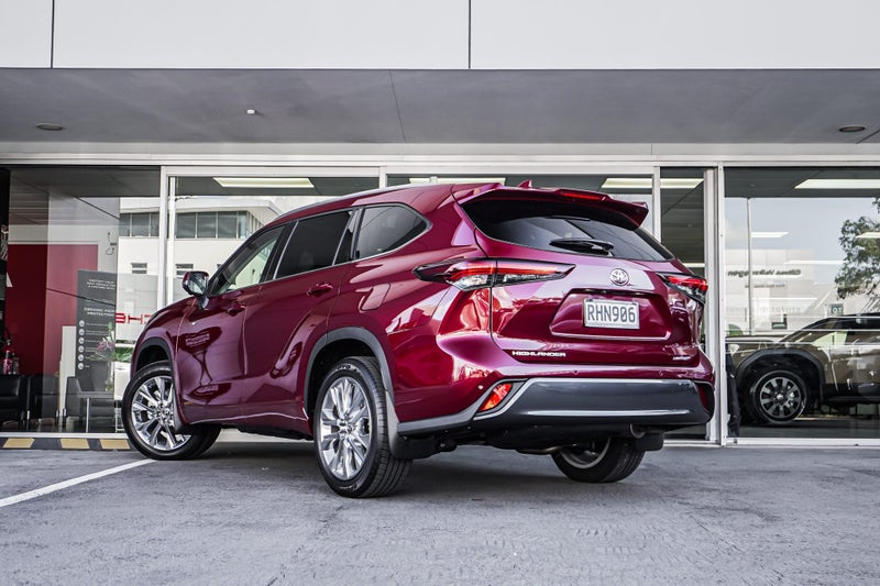 2025 Toyota Highlander Limited ZR 2.5 Hybrid 4W... image 3