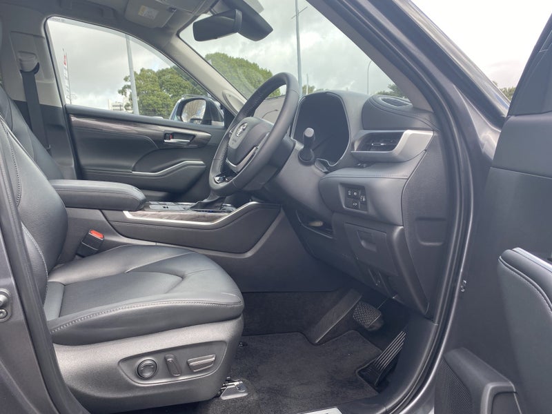 2025 Toyota Highlander Limited ZR 2.5P HEV AWD SUV image 3