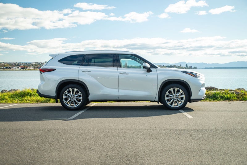 2025 Toyota Highlander Limited ZR image 3
