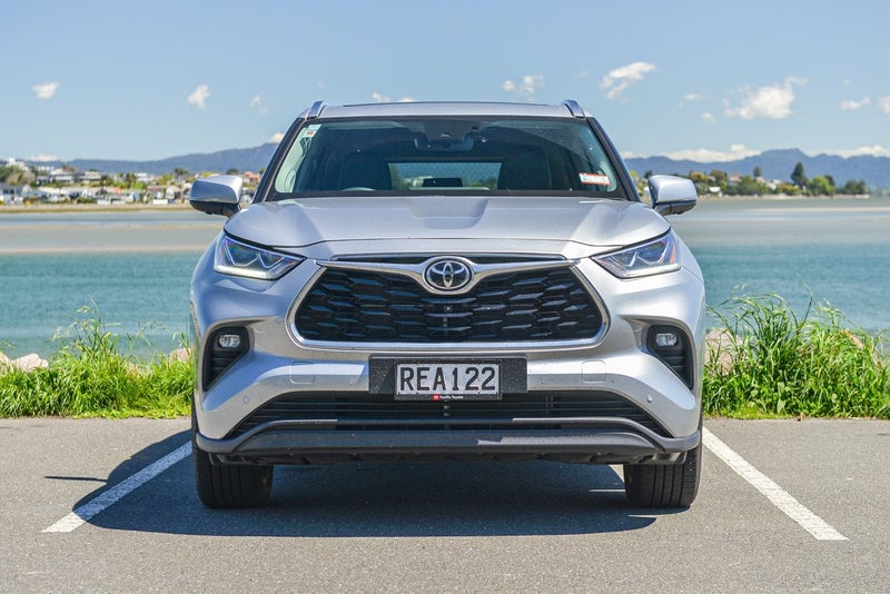 2025 Toyota Highlander Limited ZR with Towbar,... image 2