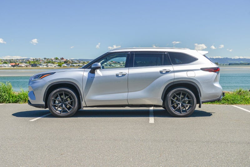 2025 Toyota Highlander Limited ZR with Towbar,... image 5