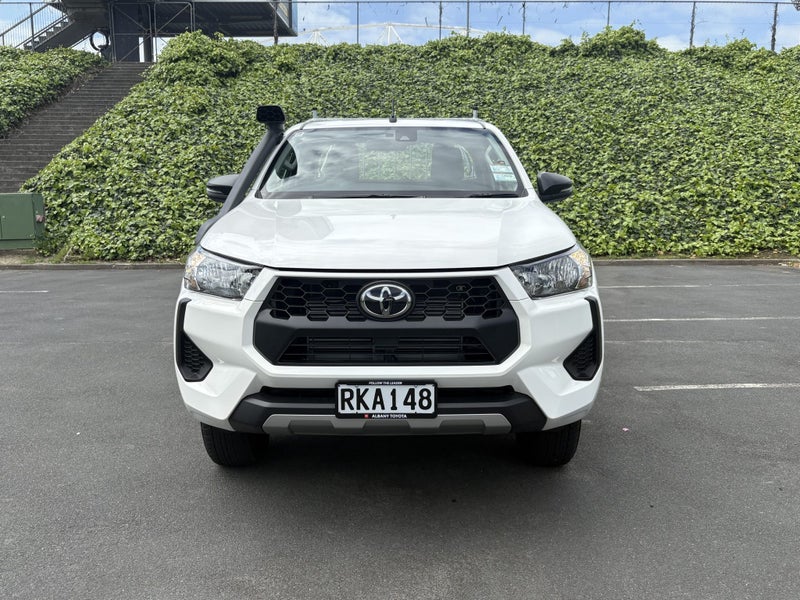 2025 Toyota Hilux 4x4 SR Extra Cab 2.8DT 6Auto image 2