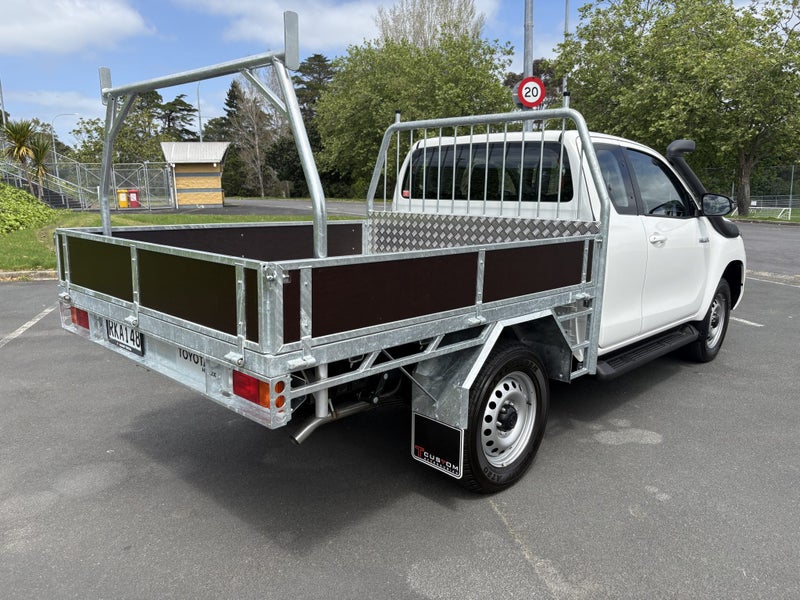 2025 Toyota Hilux 4x4 SR Extra Cab 2.8DT 6Auto image 5