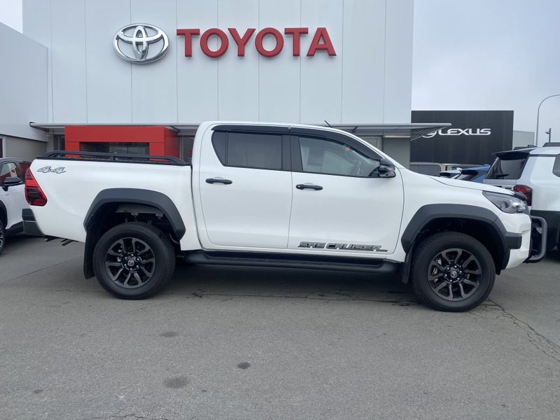2025 Toyota Hilux Cruiser 4WD Hybrid image 2