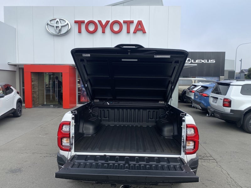 2025 Toyota Hilux Cruiser 4WD Hybrid image 5