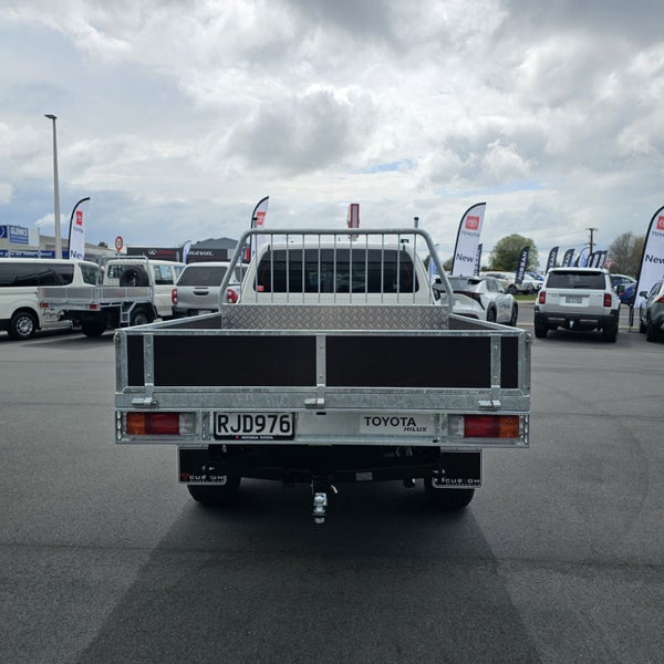 2025 Toyota Hilux Extra Cab 4WD Flatdeck image 5