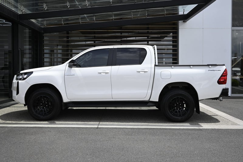 2025 Toyota Hilux SR 2.8 Turbo Diesel 6AT 2WD U... image 3