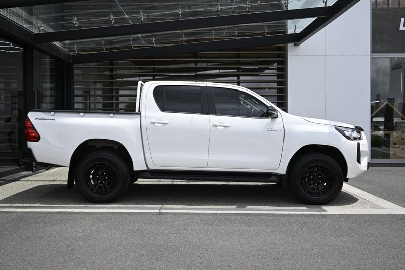 2025 Toyota Hilux SR 2.8 Turbo Diesel 6AT 2WD U... image 5