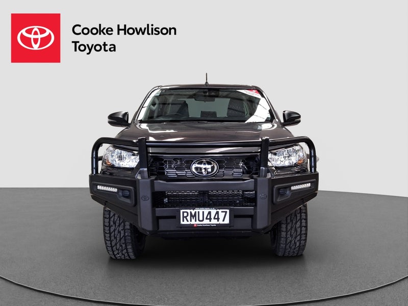 2025 Toyota Hilux SR 2.8DT 4WD image 2