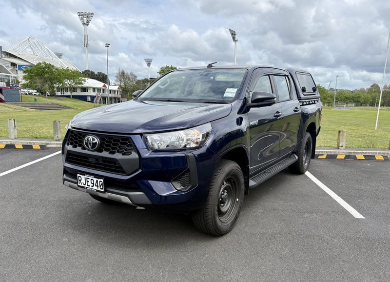 2025 Toyota Hilux SR 2.8DT 6AT 2WD DCW/4D/5S image 3