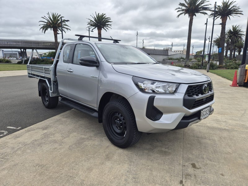 2025 Toyota Hilux SR 2.8DT 6AT 2WD Flat Deck -... image 1