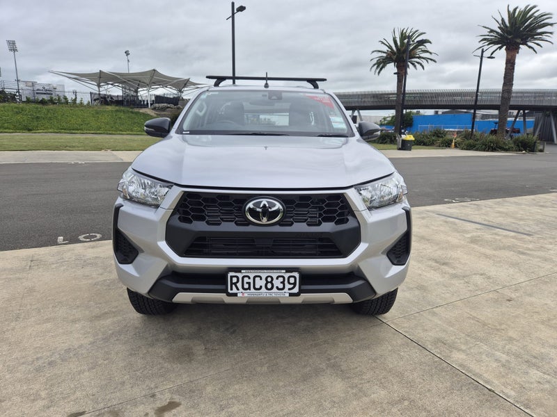 2025 Toyota Hilux SR 2.8DT 6AT 2WD Flat Deck -... image 2