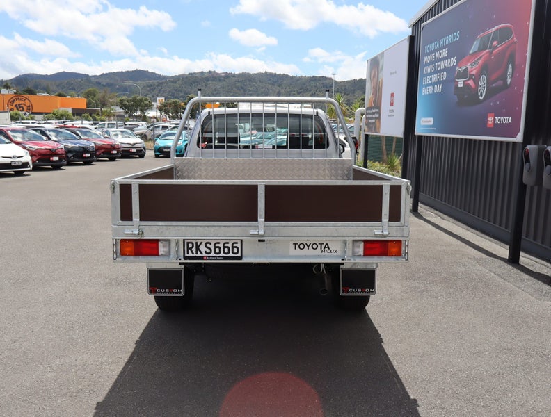 2025 Toyota Hilux SR 2.8DT 6AT 4WD ECC/4D/4S image 3