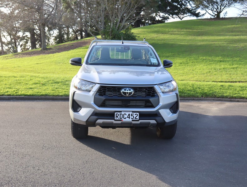 2025 Toyota Hilux SR 2.8DT 6AT 4WD ECC/4D/4S image 3