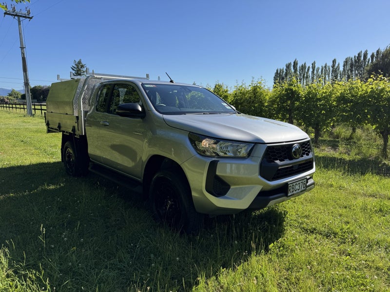 2025 Toyota Hilux SR 2.8DT 6AT 4WD ECC/4D/4S image 1