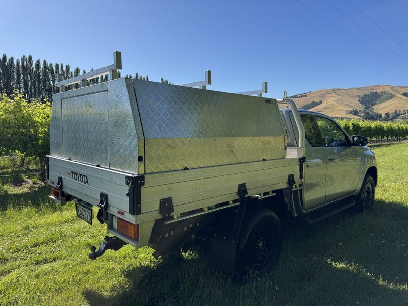 2025 Toyota Hilux SR 2.8DT 6AT 4WD ECC/4D/4S image 3