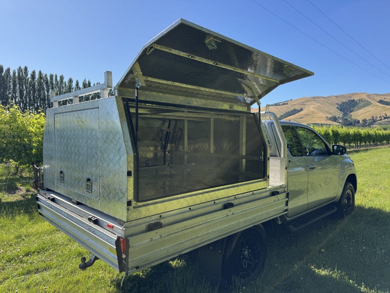 2025 Toyota Hilux SR 2.8DT 6AT 4WD ECC/4D/4S image 4